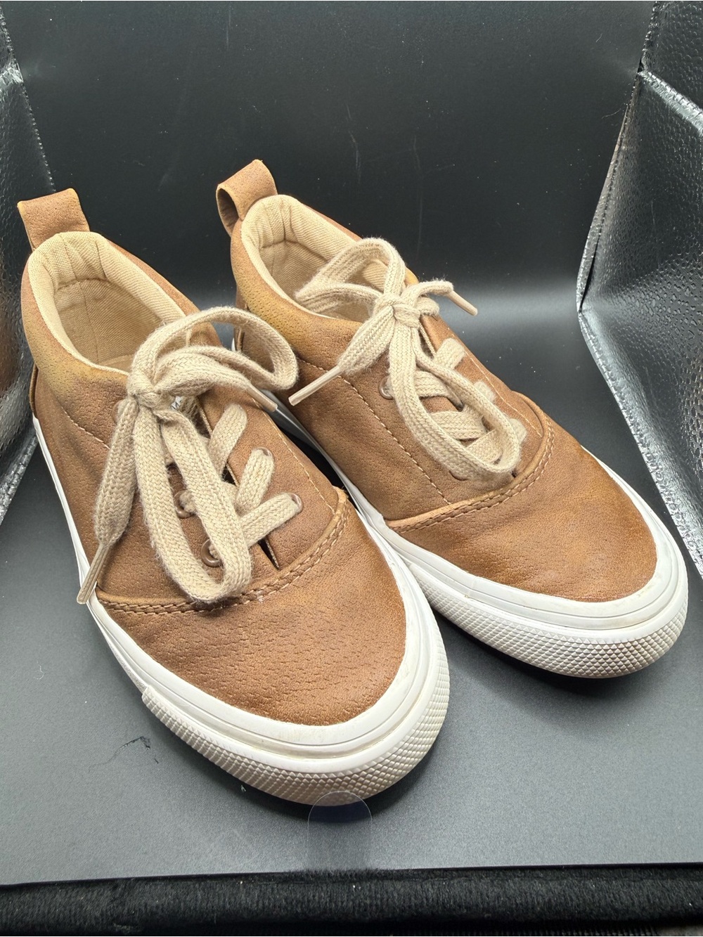TOMS Boys Casual Lace-Up Sneakers in Brow